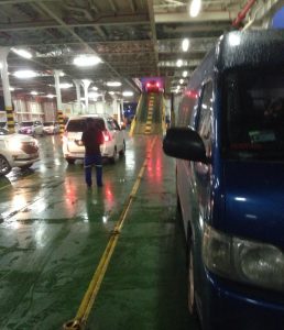 Suasana area parkir mobil, saat naik kapal menuju kampung halaman