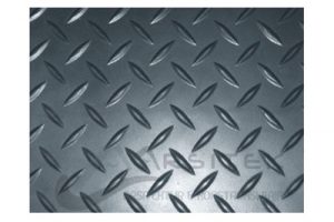 Permukaan plat bordes satu sisi memiliki tonjolan-tonjolan dengan pola tertentu