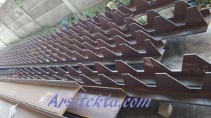 Contoh material baja honeycom pada saat masih proses pabrikasi