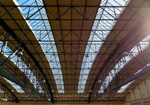 Rangka atap yang terbuat dari kuda-kuda cremona